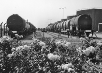 171004 Afbeelding van ketelwagens op het emplacement van Paktank te Rotterdam (Botlek).